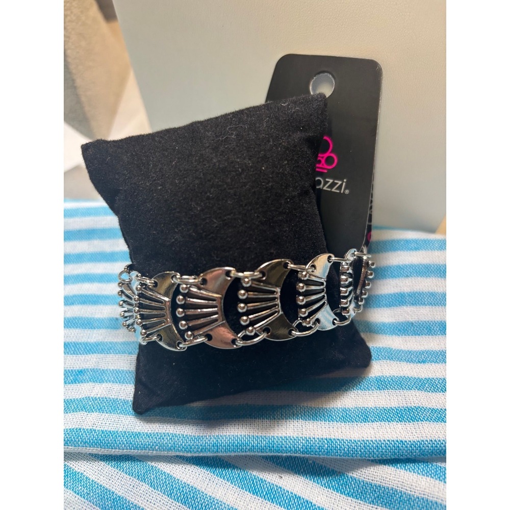#20. Paparazzi Moonlite Mesa Bracelet